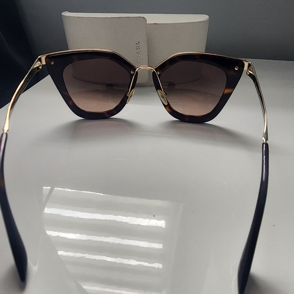 Glasses - Picture 3 of 3